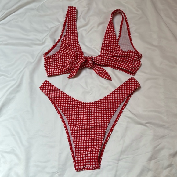 Bikini - Picture 2 of 7